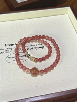 ▫️▪️ Strawberry crystal white crystal bracelet