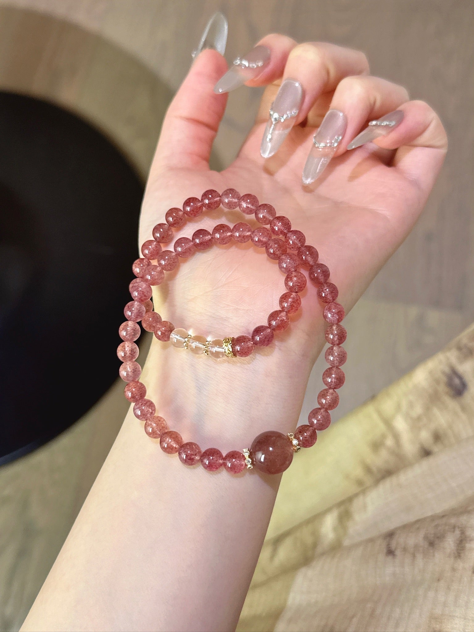 ▫️▪️ Strawberry crystal white crystal bracelet