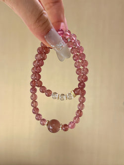 ▫️▪️ Strawberry crystal white crystal bracelet