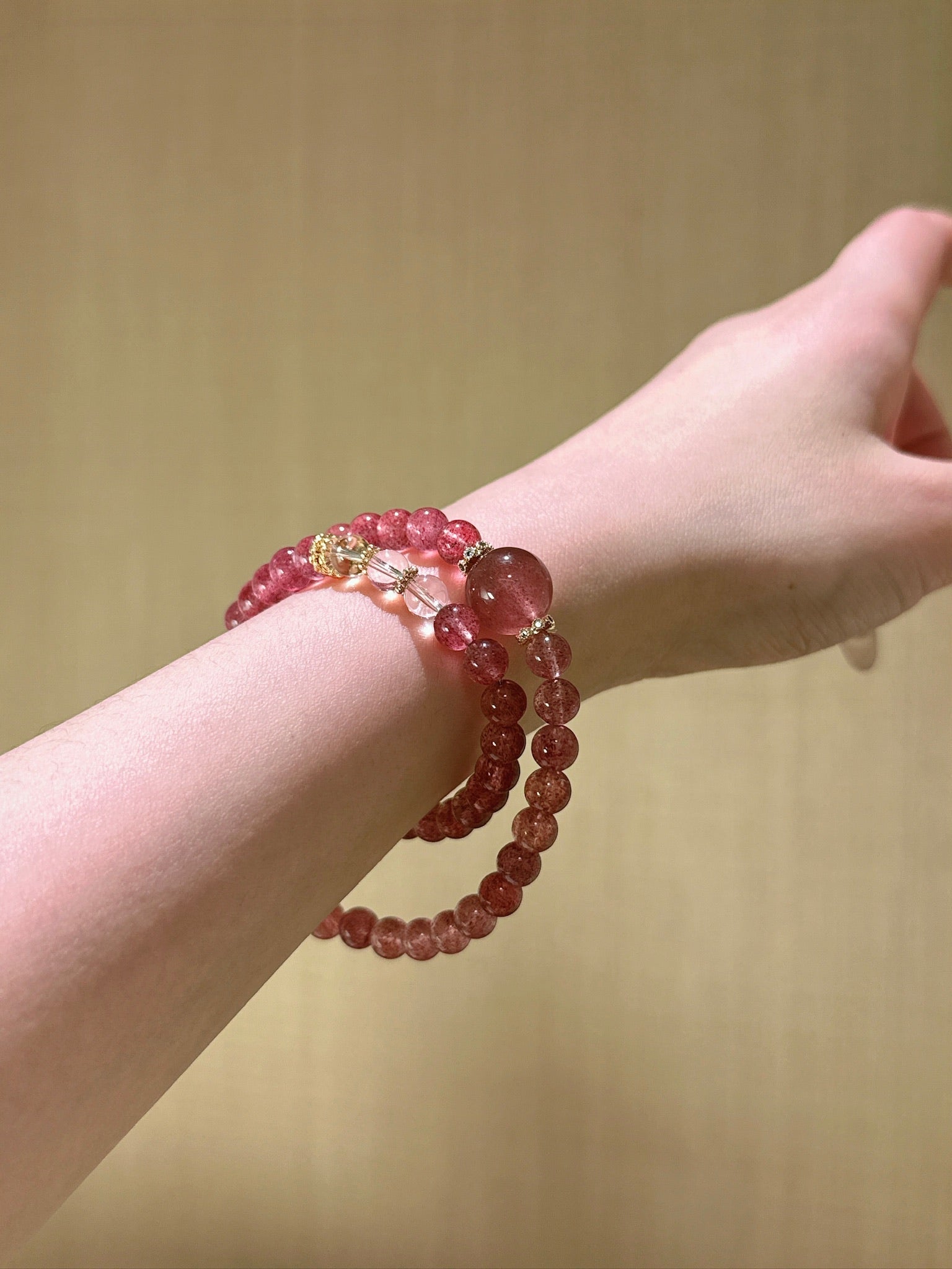 ▫️▪️ Strawberry crystal white crystal bracelet