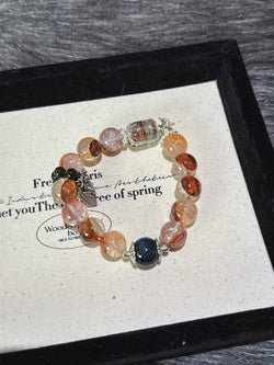 ▫️▪️ Red gum flower ghost box bracelet