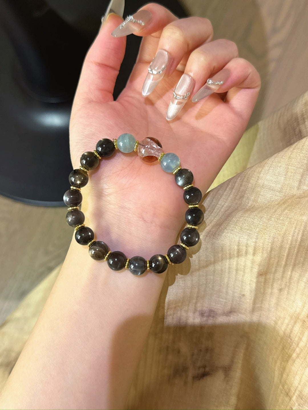 ▫️▪️ Gold backbone aquamarine red gum flower bracelet