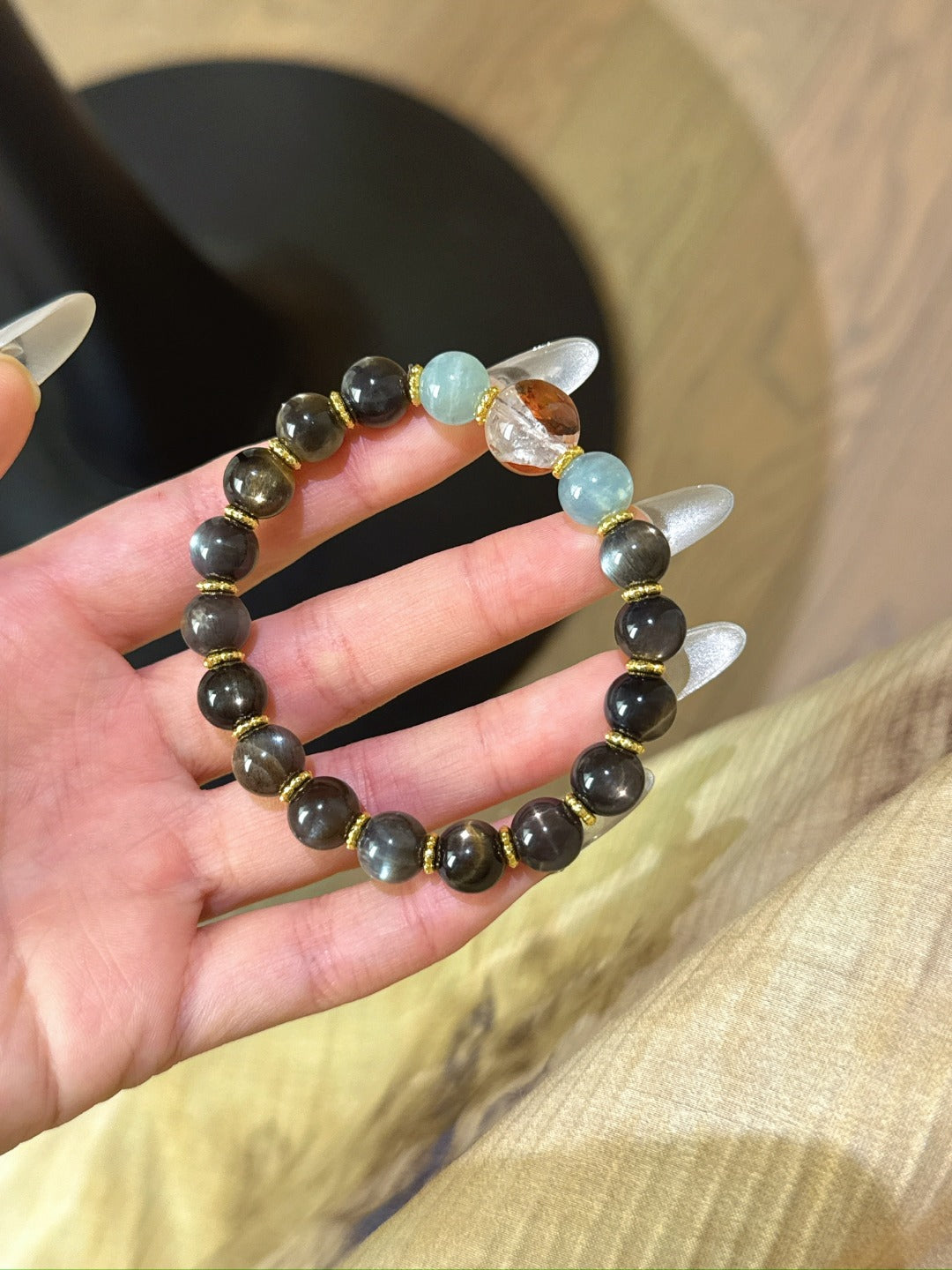 ▫️▪️ Gold backbone aquamarine red gum flower bracelet