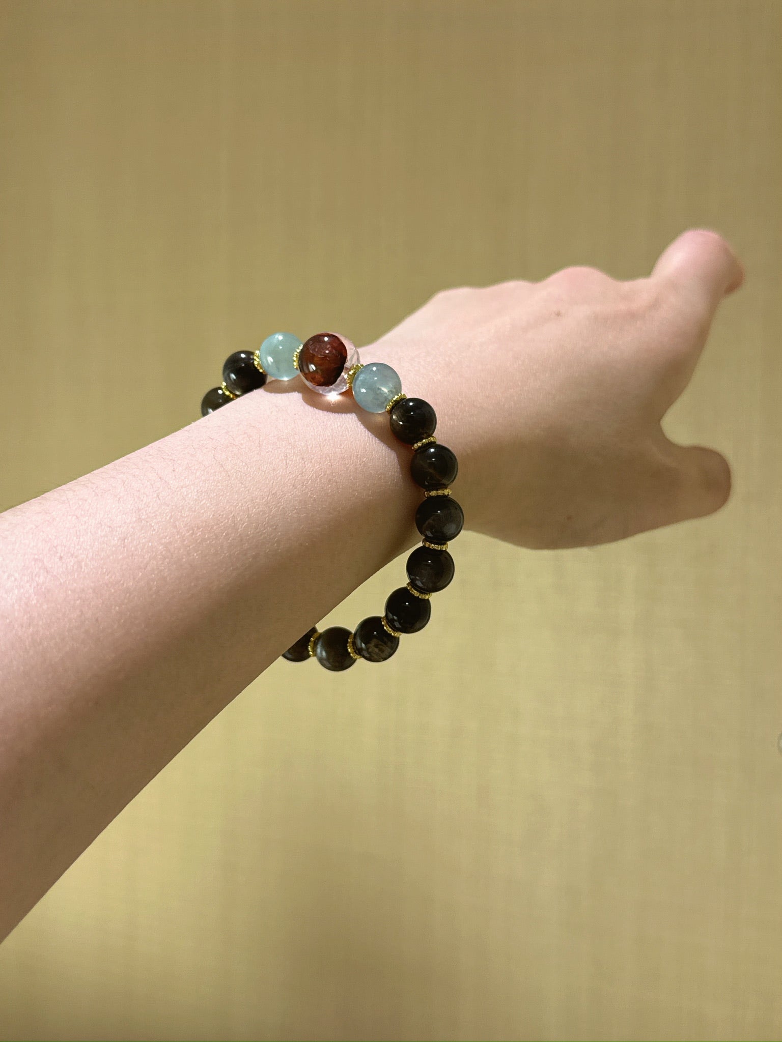 ▫️▪️ Gold backbone aquamarine red gum flower bracelet