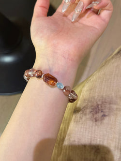 ▫️▪️ Red gum flower aquamarine gum flower with the shape of the bracelet