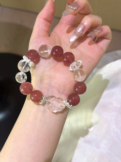 ▫️▪️ Strawberry crystal white ghost white crystal fox fox bracelet