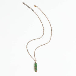 Hexagonal prism double-pointed pendant (green)